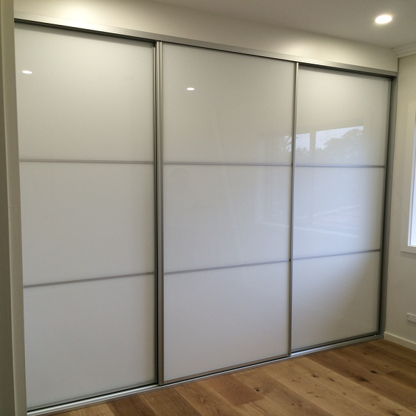 Ultra-white Glass Doors with Strips 